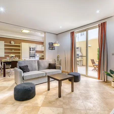 Apartman Swieqi 3 Bedroom With Patio *