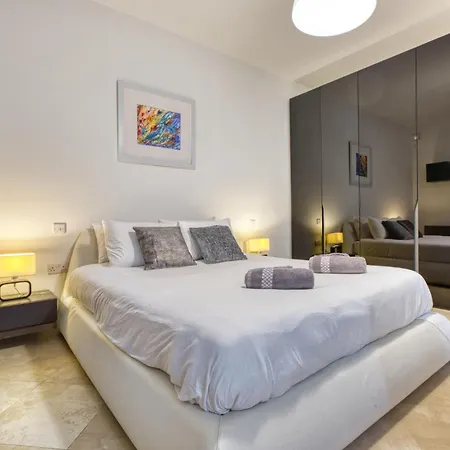 Swieqi 3 Bedroom With Patio 公寓 *