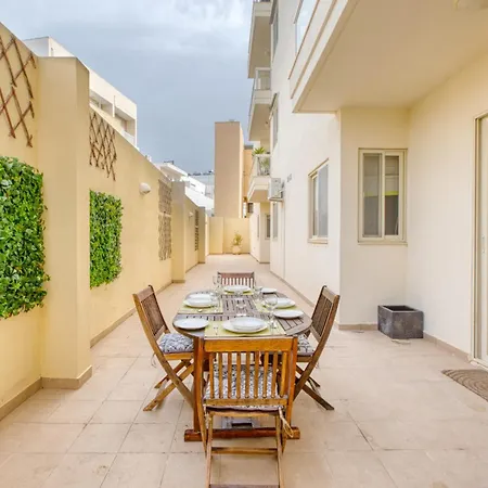 公寓 Swieqi 3 Bedroom With Patio