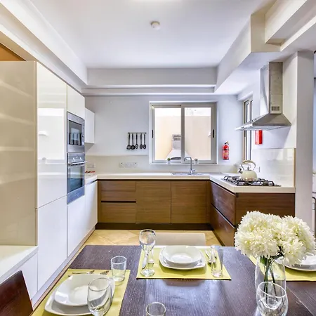 Apartment Swieqi 3 Bedroom With Patio *