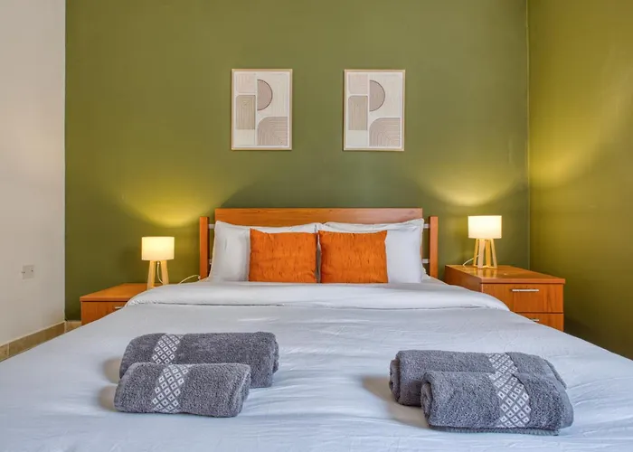 Daire Swieqi 3 Bedroom With Patio *