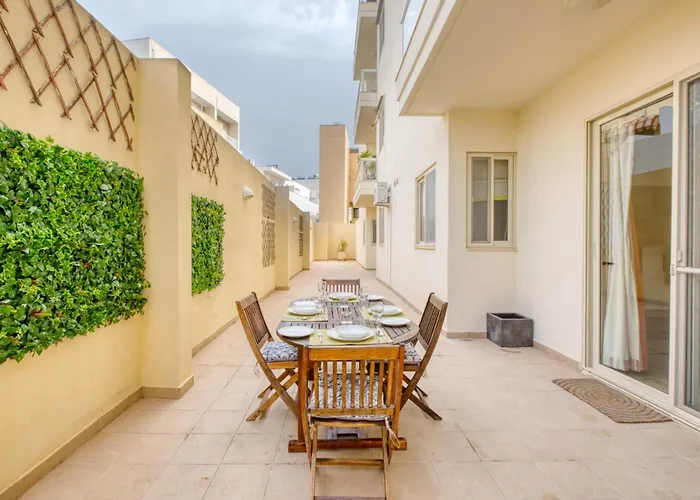 Apartament Swieqi 3 Bedroom With Patio