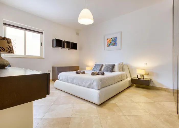 Daire Swieqi 3 Bedroom With Patio Is-Swieqi