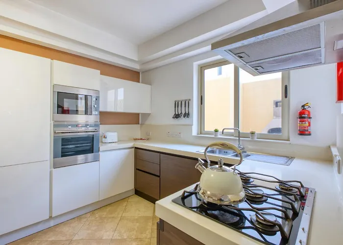 Swieqi 3 Bedroom With Patio