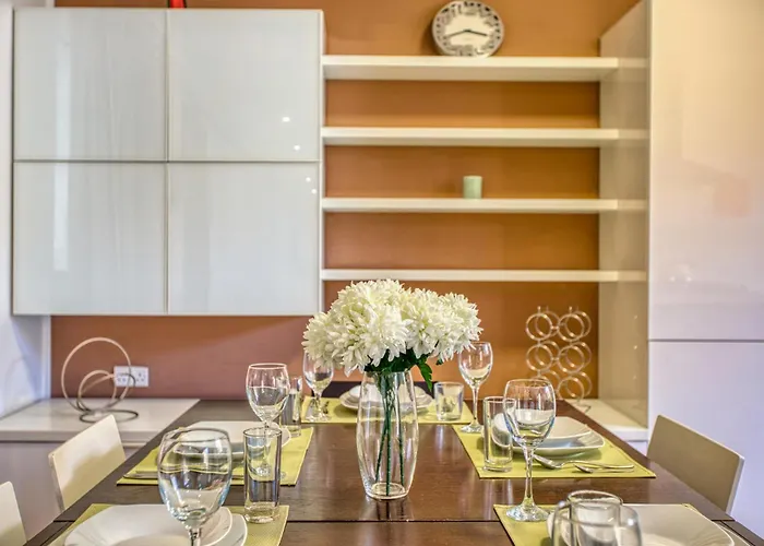 Swieqi 3 Bedroom With Patio Apartament