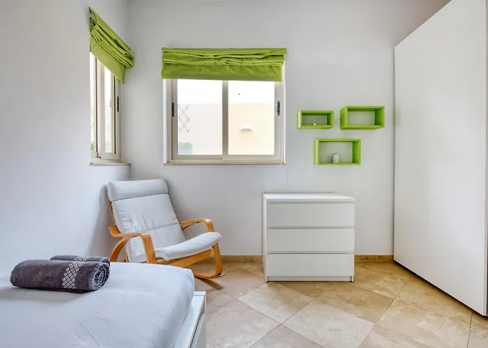 Swieqi 3 Bedroom With Patio Apartament Is-Swieqi