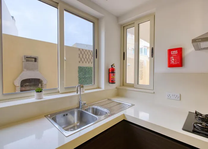 Apartament Swieqi 3 Bedroom With Patio Is-Swieqi