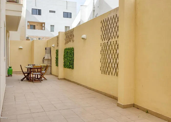 Swieqi 3 Bedroom With Patio