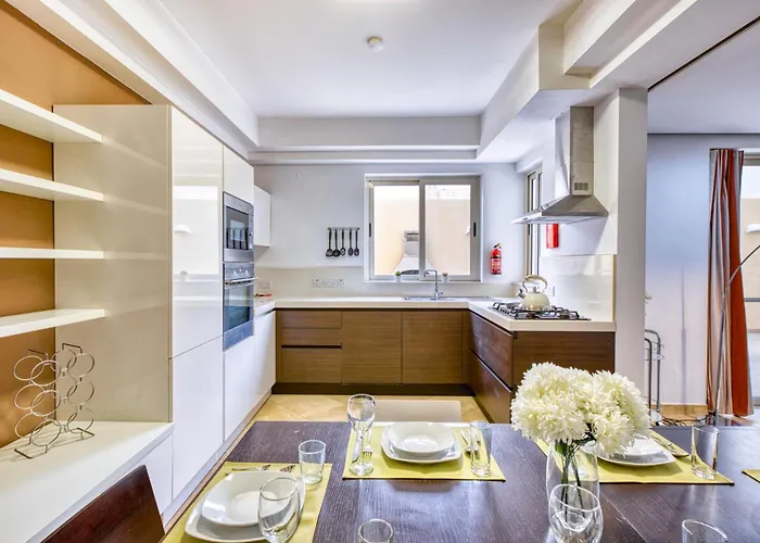 Apartament Swieqi 3 Bedroom With Patio *