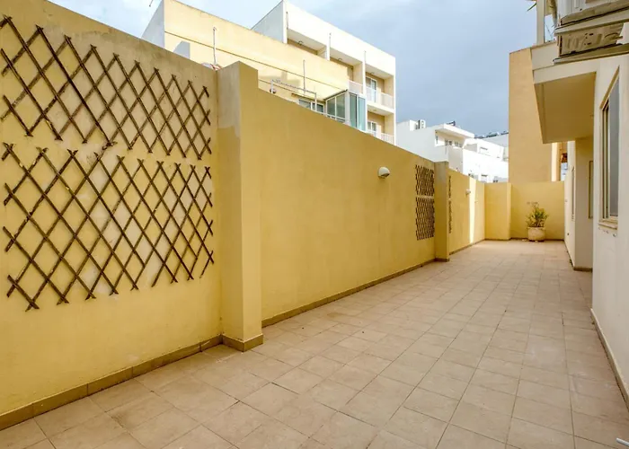 Daire Swieqi 3 Bedroom With Patio Is-Swieqi
